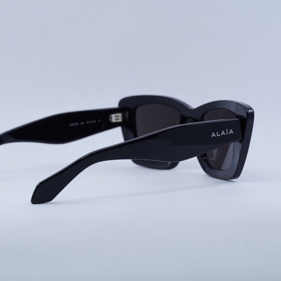 🕶️ New Azzedine Alaïa AA0070S 001 Sunglasses - Black Frame, Grey Lenses - Picture 4 of 11